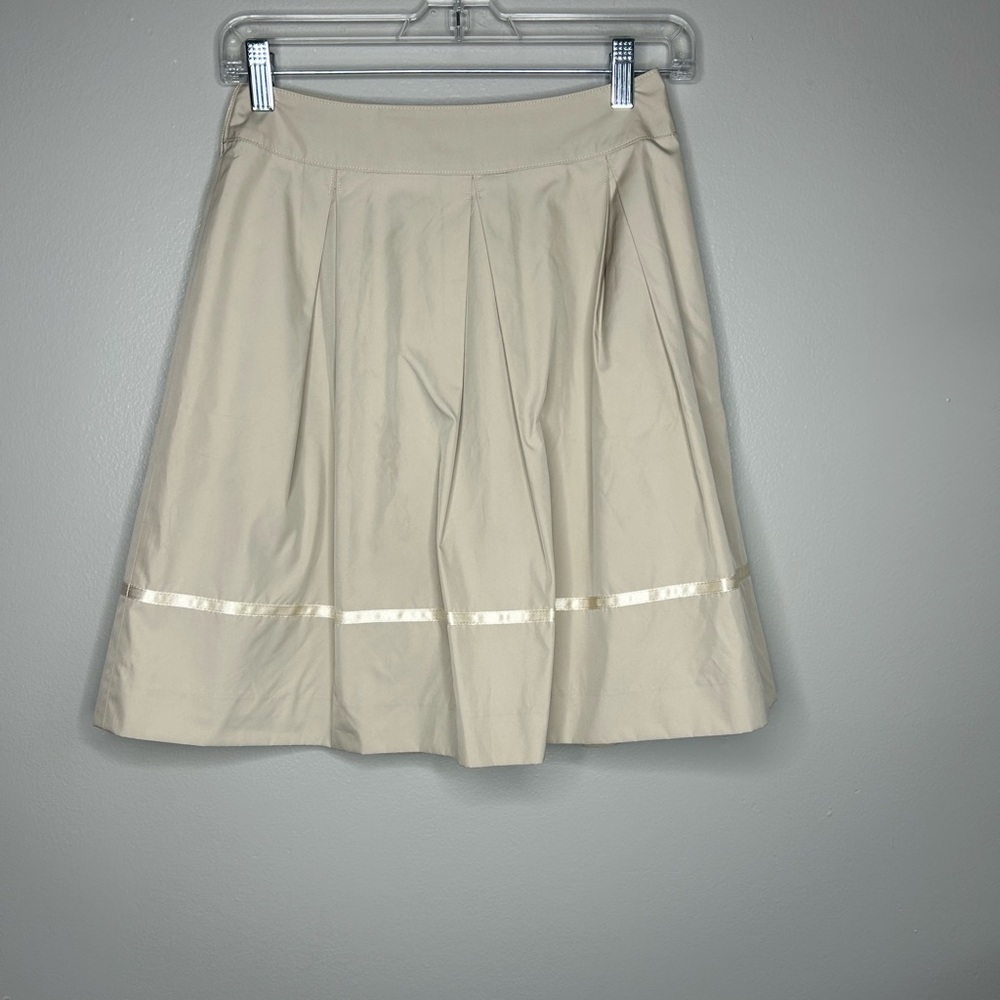 DESIGNER Queens Court Cream Knee-Length A-Line Skirt with Pleats